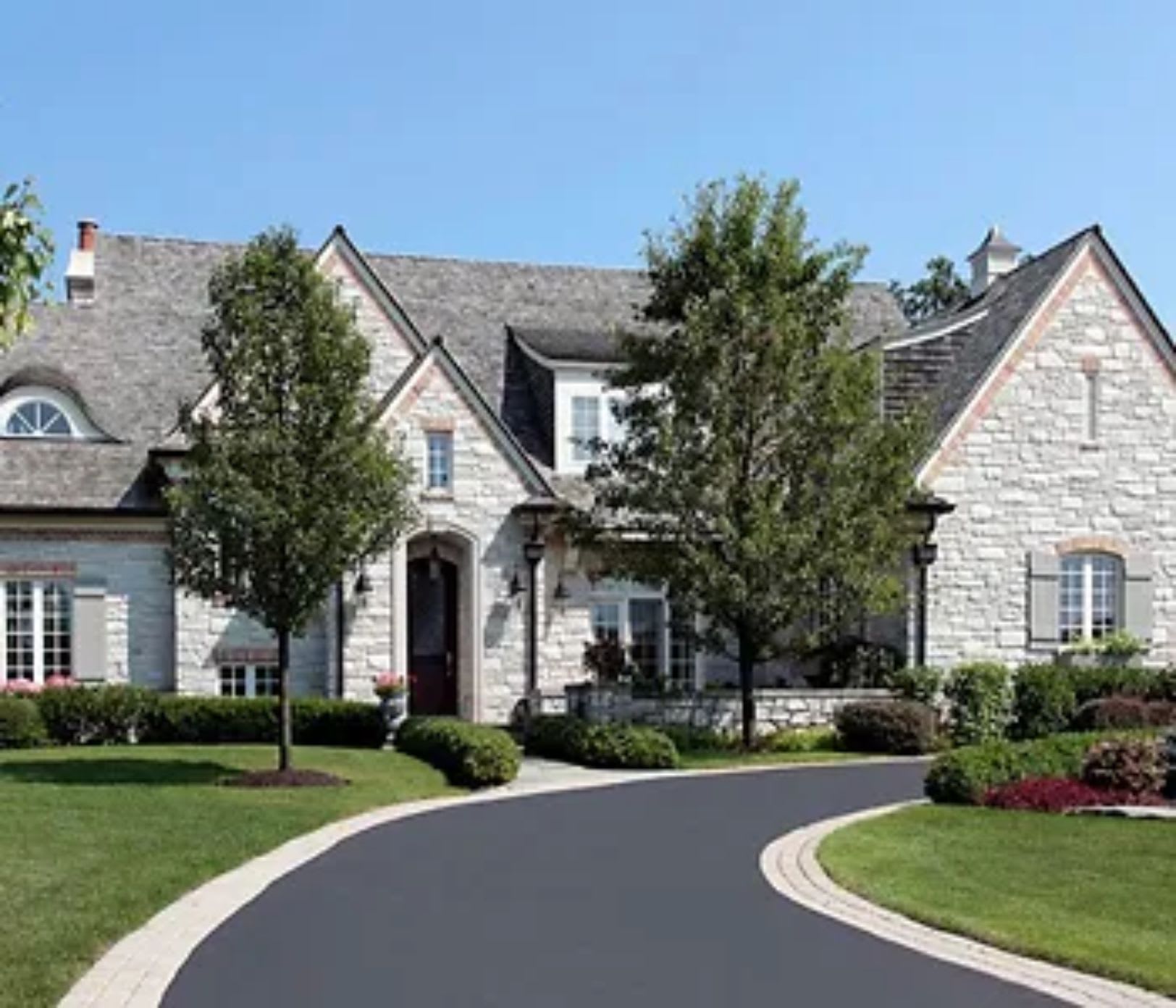luxury home driveway paving