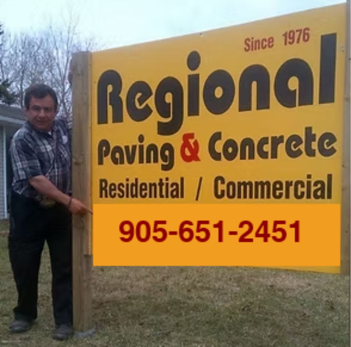 giovanni with sign